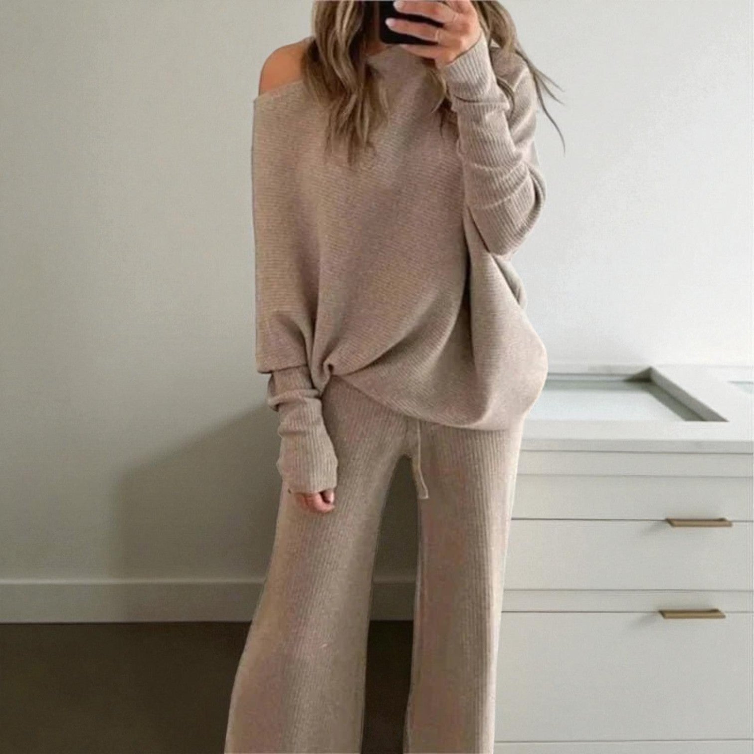 Harper - Two - Piece Lounge Set in Relaxed Fit - 2 - Piece Sets - Khaki - Jones & Smith