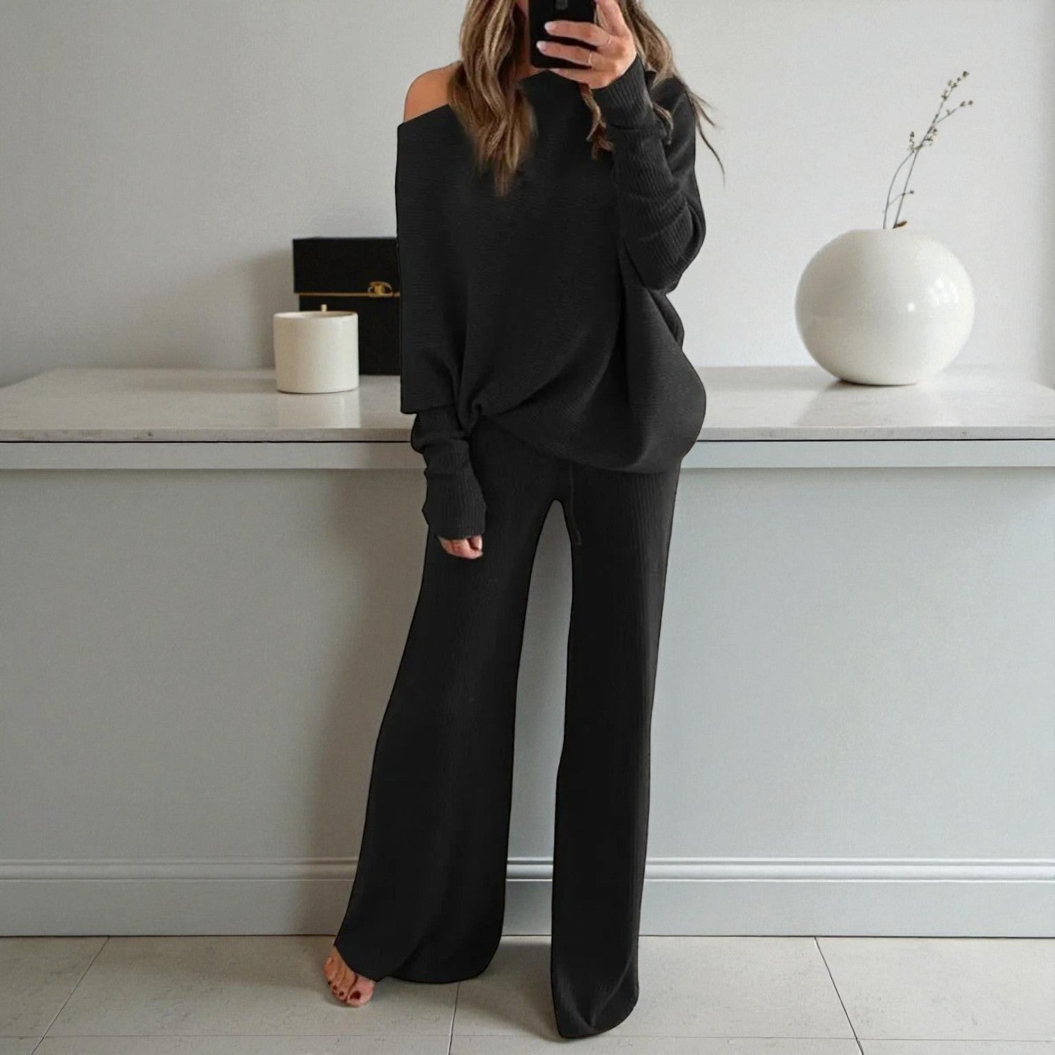 Harper - Two - Piece Lounge Set in Relaxed Fit - 2 - Piece Sets - Black - Jones & Smith