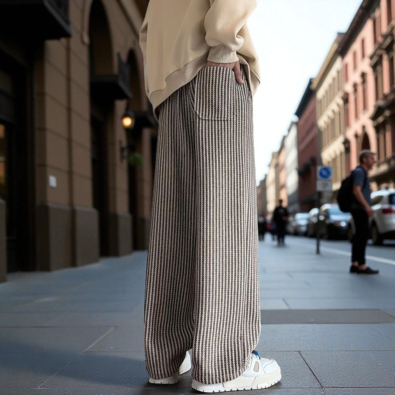 Christopher – Striped Woven Trousers with Loose Fit - Pants - Brown - Jones & Smith