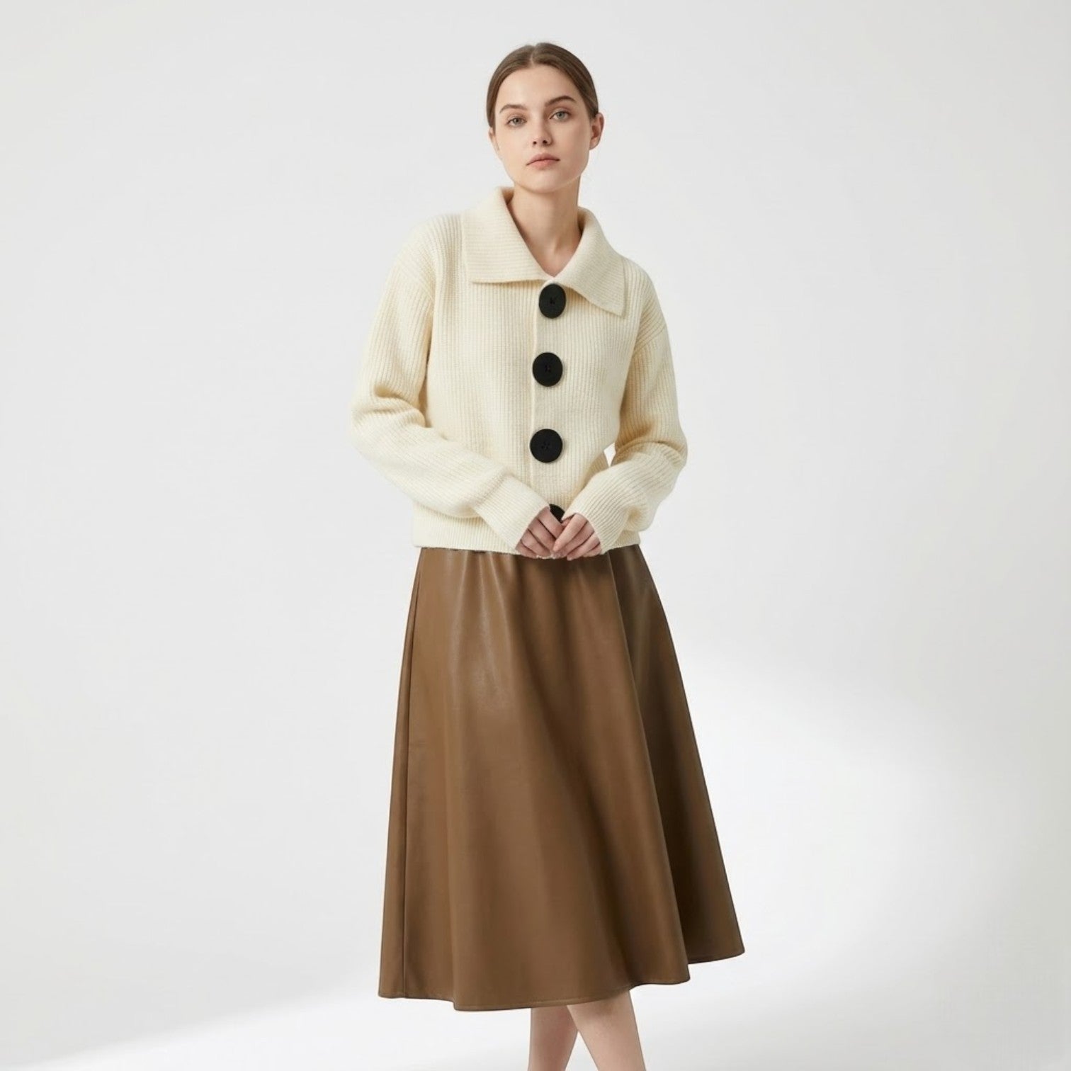 Vienna – Women's Wool Cardigan Short - Cardigans - Beige - Jones & Smith